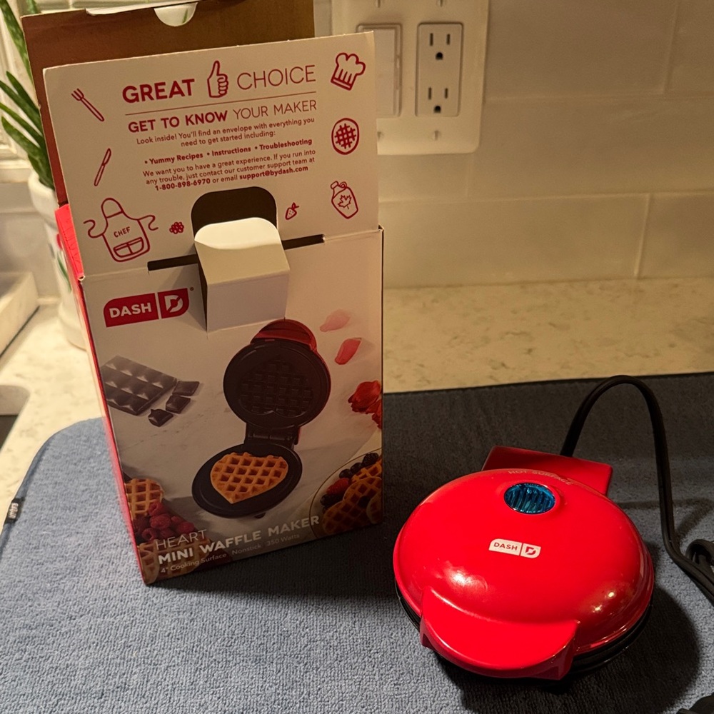 Dash Red Mini Heart Waffle Maker
